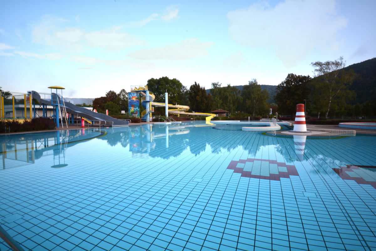 Nichtschwimmerbeckenansicht Blickrichtung Rutsche